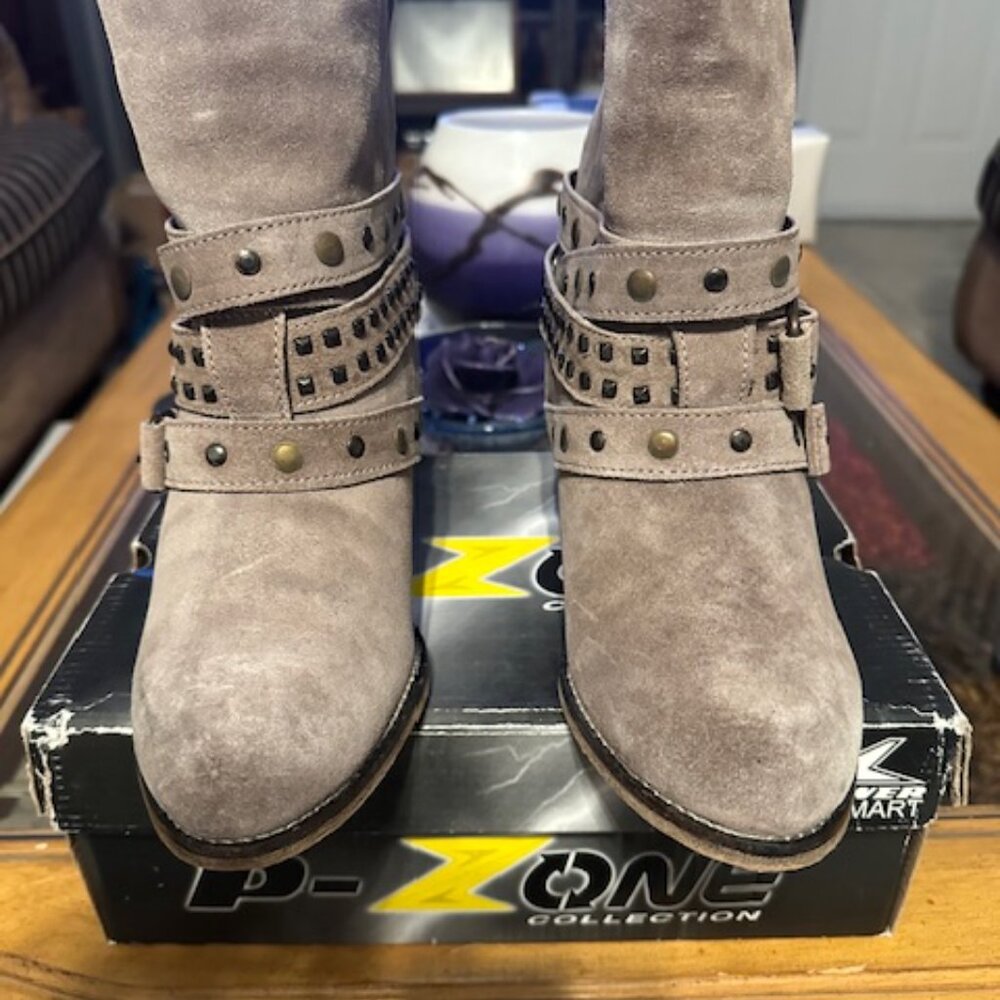 boots - Picture 2 of 4